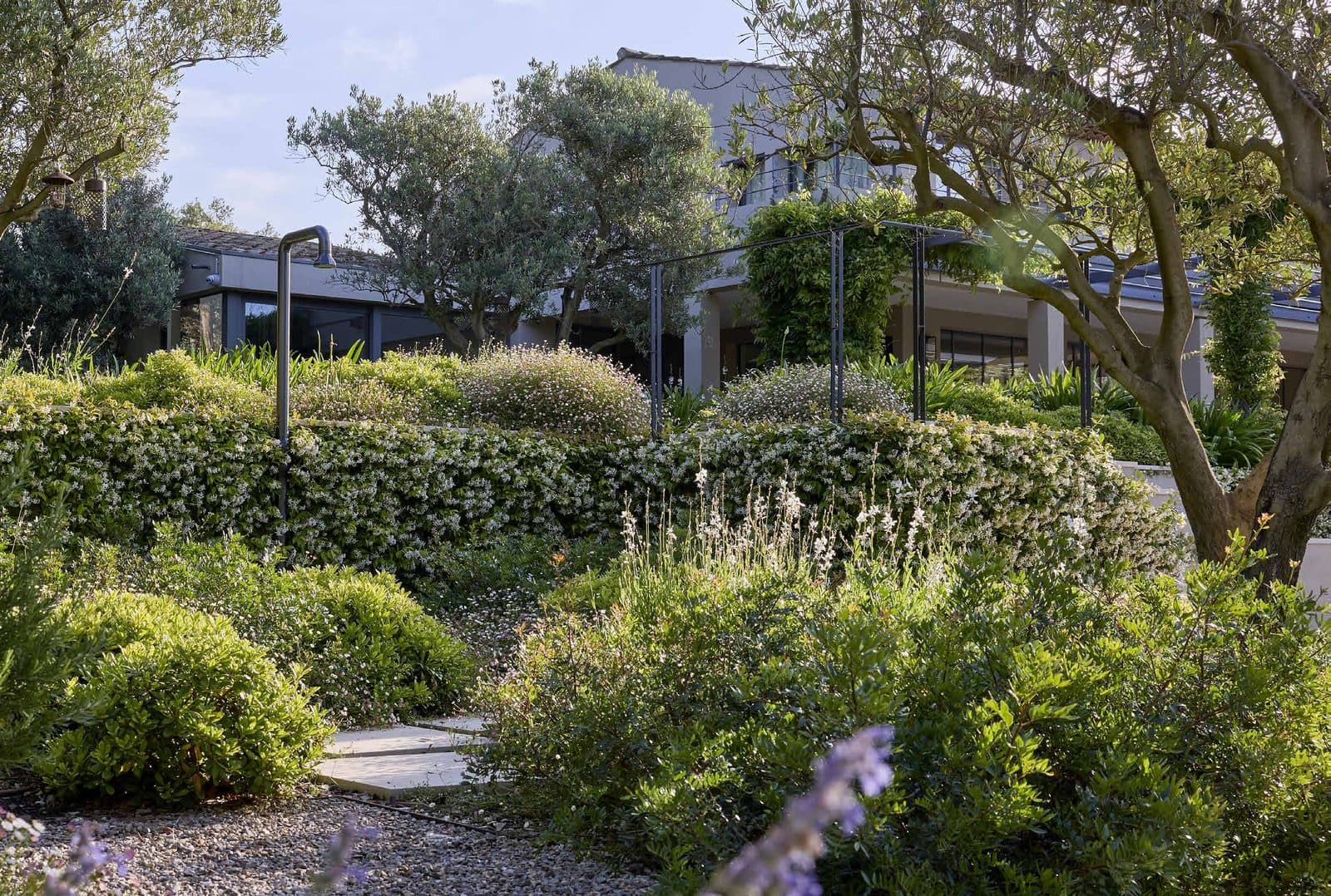 De mediterrane tuin van Jardin Contemplatif met JEE-O Bloom, Saint-Tropez