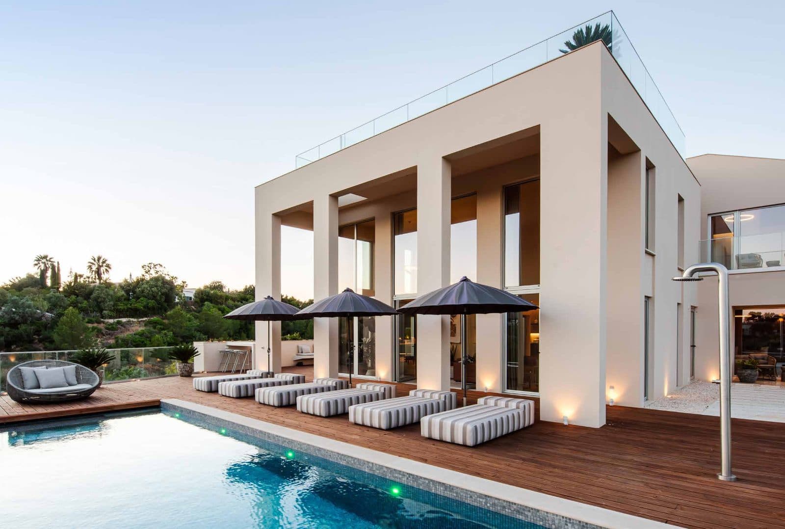 Het zwembadterras van Casa Medusa met de JEE-O Fatline, Portugal