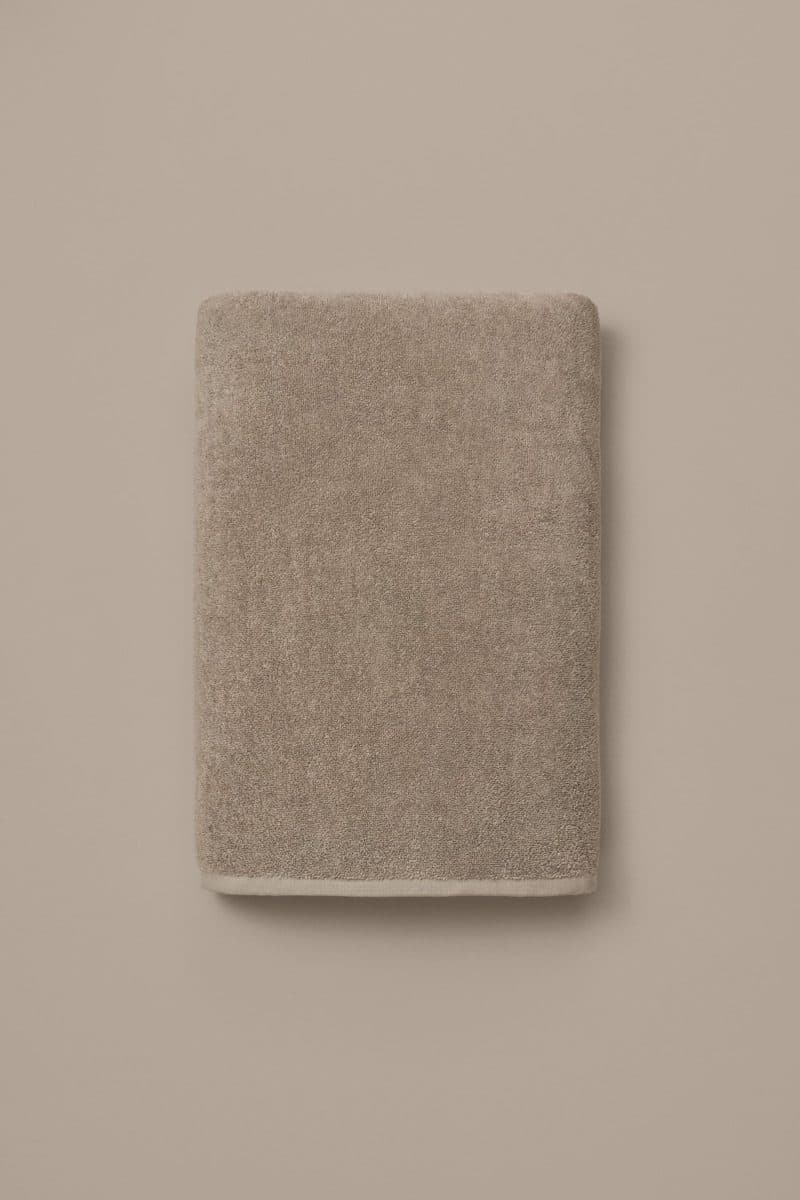 Poolhanddoek Latte vlak opgehangen, effen taupe badstof