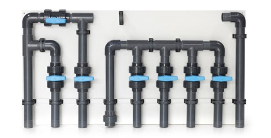 Voorgemonteerd technisch leidingpaneel van de Glanta POOL